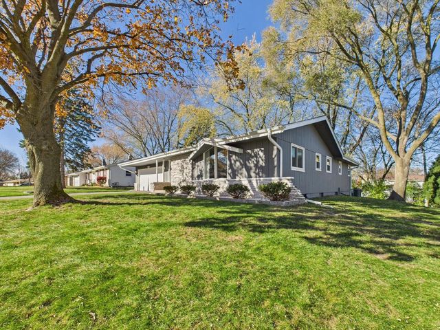 2000 Ramona ROAD, Waukesha, WI 53186