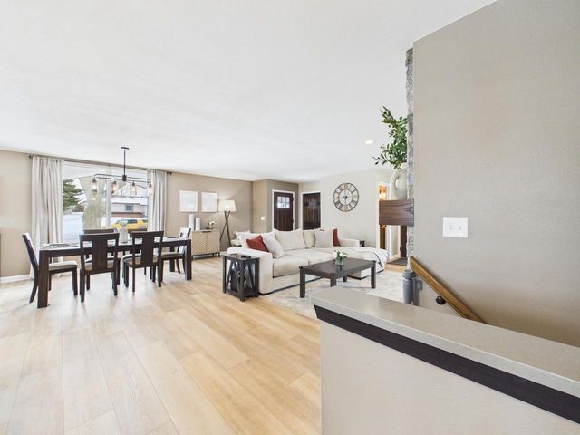 2000 Ramona ROAD, Waukesha, WI 53186