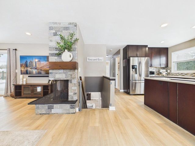 2000 Ramona ROAD, Waukesha, WI 53186