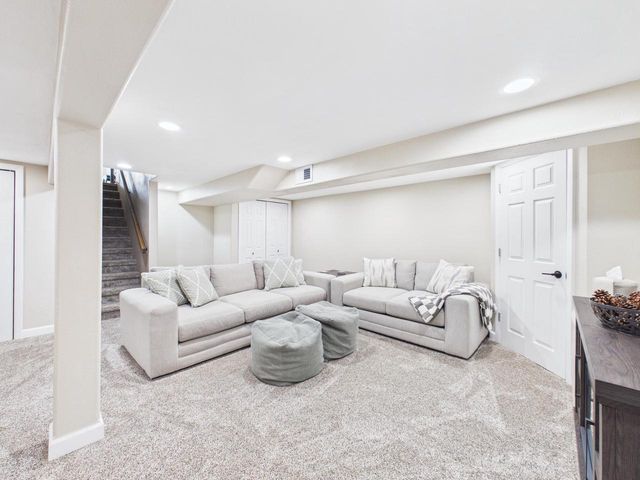 2000 Ramona ROAD, Waukesha, WI 53186