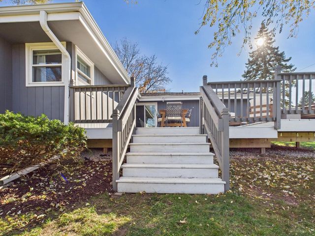 2000 Ramona ROAD, Waukesha, WI 53186