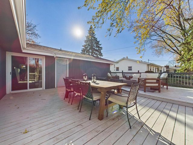 2000 Ramona ROAD, Waukesha, WI 53186