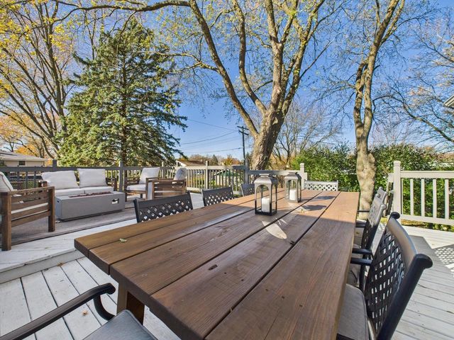 2000 Ramona ROAD, Waukesha, WI 53186