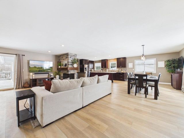 2000 Ramona ROAD, Waukesha, WI 53186