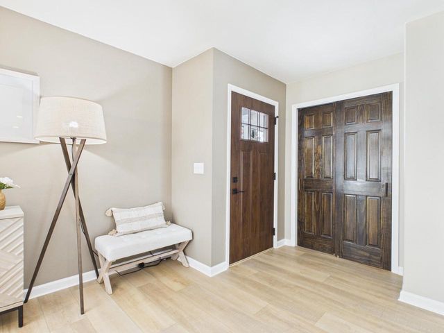 2000 Ramona ROAD, Waukesha, WI 53186