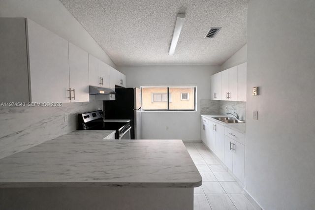 7891 W 29th Way 202, Hialeah, FL 33018