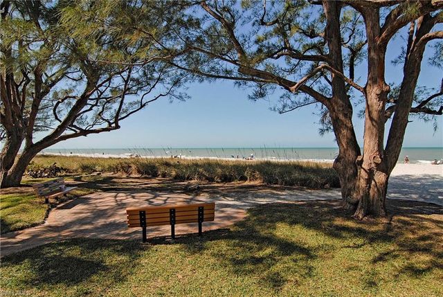 3055 Riviera DR # 201, Naples, FL 34103