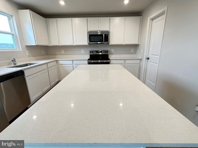 36 PATTERSON RD, Charles Town, WV 25414