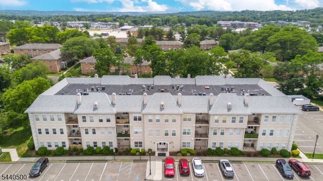 308 Brittany Dr 308, Wayne Twp., NJ 07470