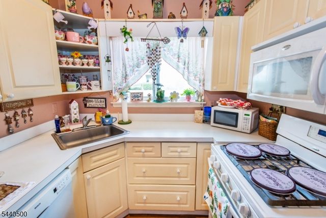 308 Brittany Dr 308, Wayne Twp., NJ 07470