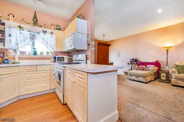 308 Brittany Dr 308, Wayne Twp., NJ 07470
