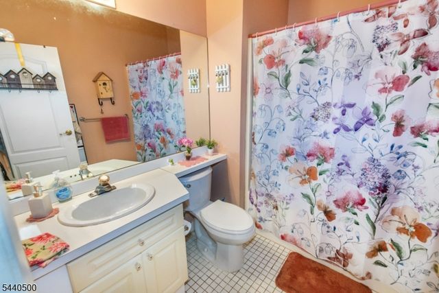 308 Brittany Dr 308, Wayne Twp., NJ 07470