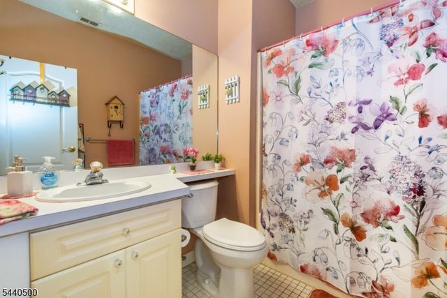 308 Brittany Dr 308, Wayne Twp., NJ 07470