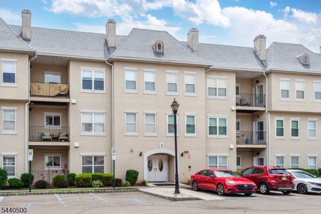 308 Brittany Dr 308, Wayne Twp., NJ 07470