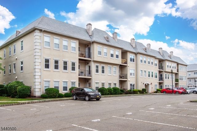 308 Brittany Dr 308, Wayne Twp., NJ 07470