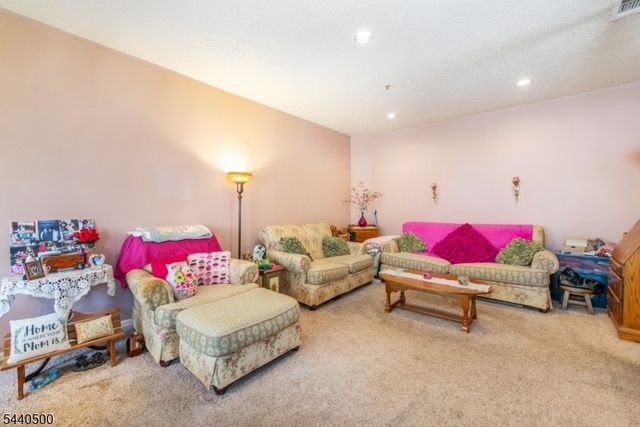 308 Brittany Dr 308, Wayne Twp., NJ 07470
