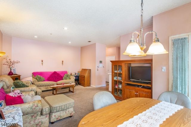 308 Brittany Dr 308, Wayne Twp., NJ 07470
