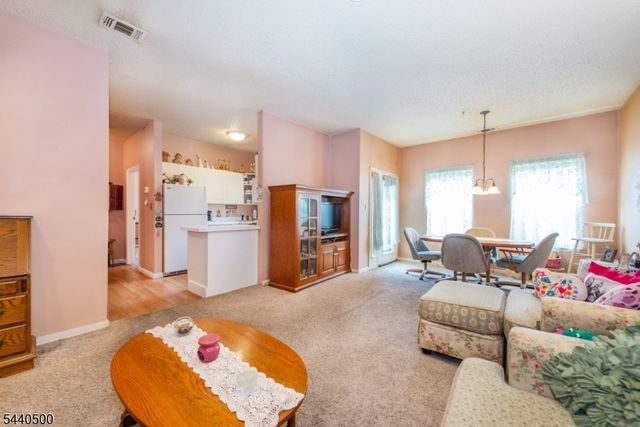 308 Brittany Dr 308, Wayne Twp., NJ 07470