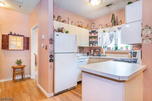 308 Brittany Dr 308, Wayne Twp., NJ 07470