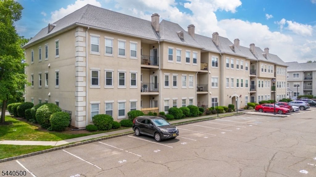 308 Brittany Dr 308, Wayne Twp., NJ 07470