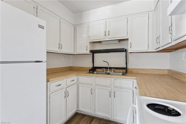 1423 E Ocean View Ave Apt 2, Norfolk, VA 23503