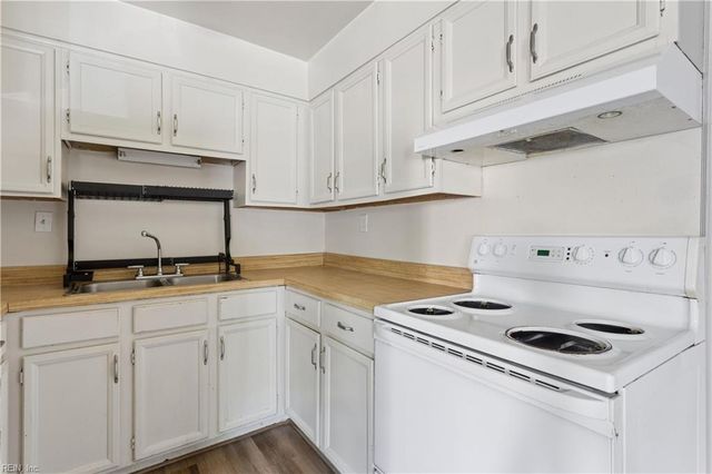 1423 E Ocean View Ave Apt 2, Norfolk, VA 23503