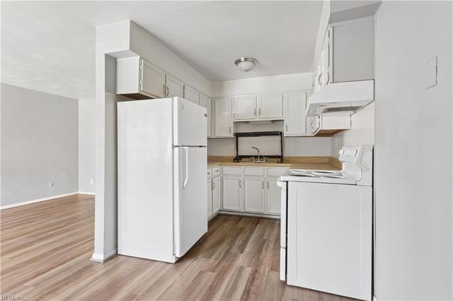 1423 E Ocean View Ave Apt 2, Norfolk, VA 23503