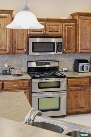 7548 Kentwell Lane, Lincoln, NE 68516