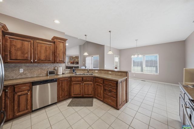 7548 Kentwell Lane, Lincoln, NE 68516