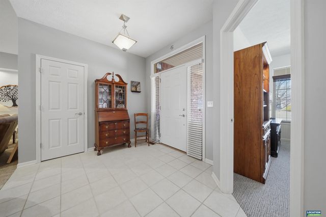 7548 Kentwell Lane, Lincoln, NE 68516