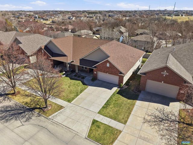 7548 Kentwell Lane, Lincoln, NE 68516