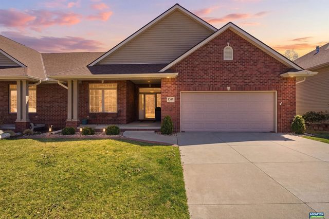 7548 Kentwell Lane, Lincoln, NE 68516