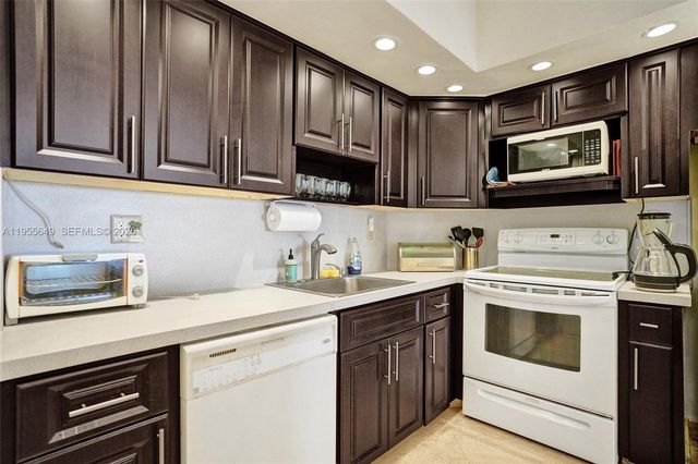 500 Bayview Dr 1422, Sunny Isles Beach, FL 33160