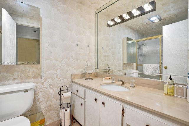 500 Bayview Dr 1422, Sunny Isles Beach, FL 33160