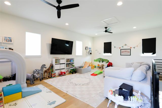 330 Kendall RD, Spicewood, TX 78669
