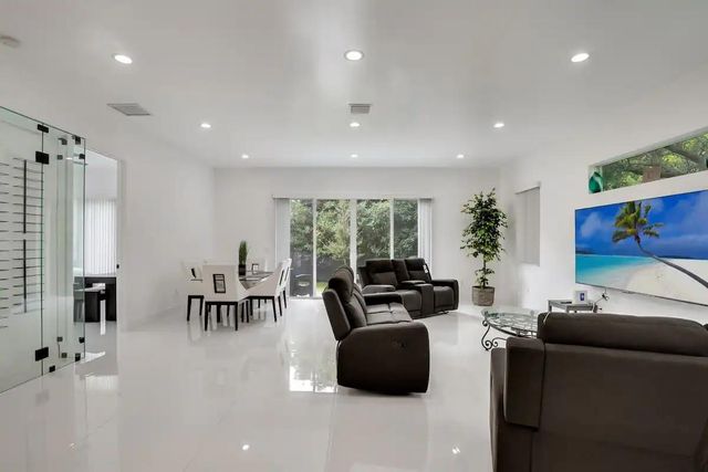 2962 NW 10th Court, Fort Lauderdale, FL 33311