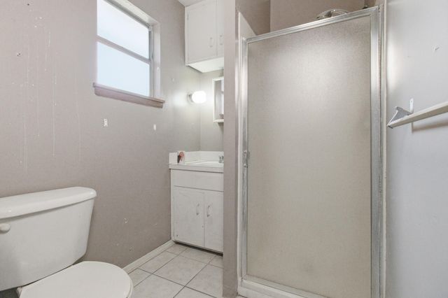 2806 W Chicago Street, Springfield, MO 65803