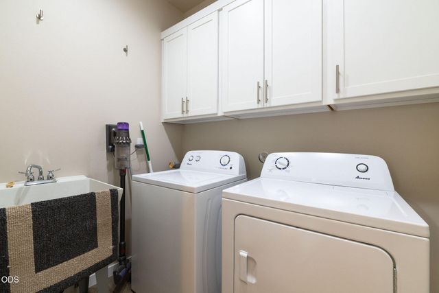 63154 Iner Loop, Bend, OR 97701