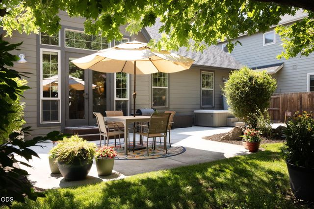 63154 Iner Loop, Bend, OR 97701