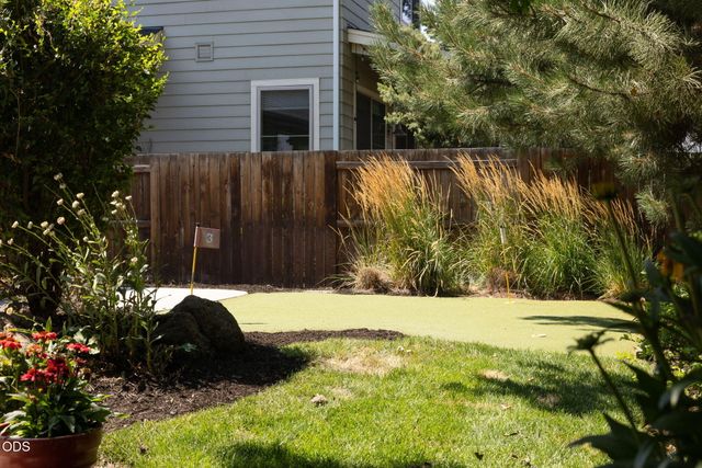 63154 Iner Loop, Bend, OR 97701