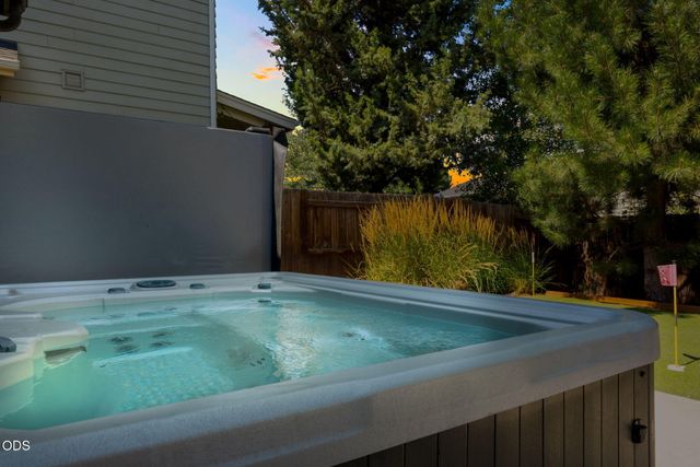 63154 Iner Loop, Bend, OR 97701