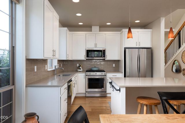 63154 Iner Loop, Bend, OR 97701
