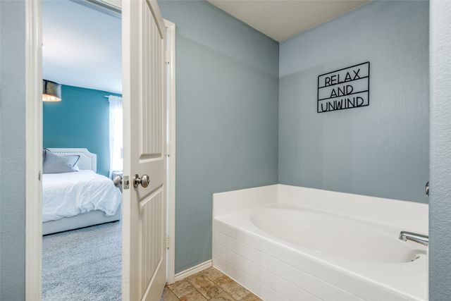 2054 Shawnee Trail, Heartland, TX 75126