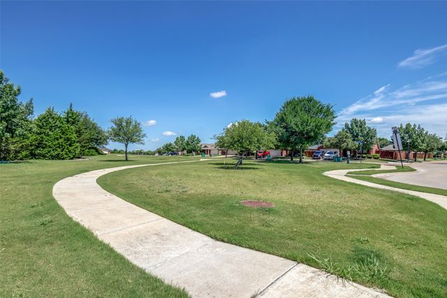 2054 Shawnee Trail, Heartland, TX 75126