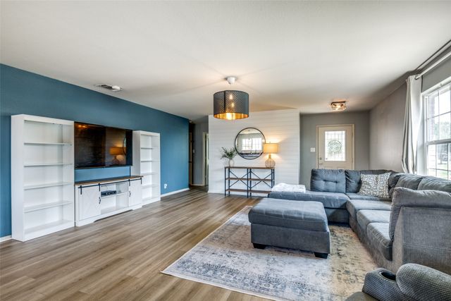 2054 Shawnee Trail, Heartland, TX 75126
