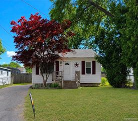 1386 Wells Street, Burton, MI 48529