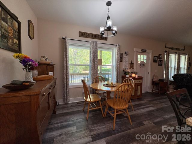 196 8th Avenue, New London, NC 28127