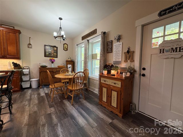 196 8th Avenue, New London, NC 28127
