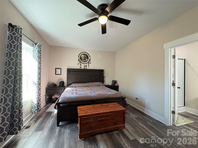 196 8th Avenue, New London, NC 28127