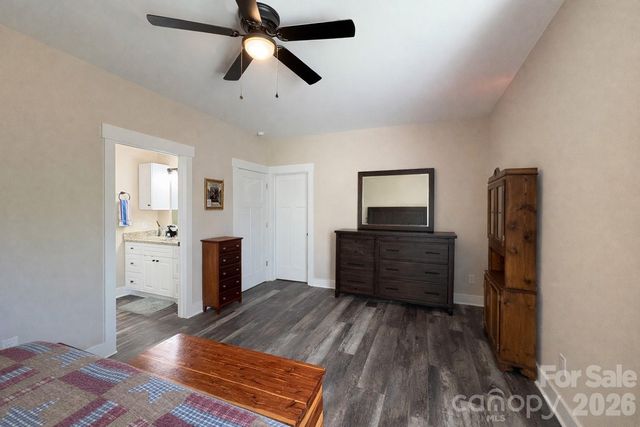 196 8th Avenue, New London, NC 28127